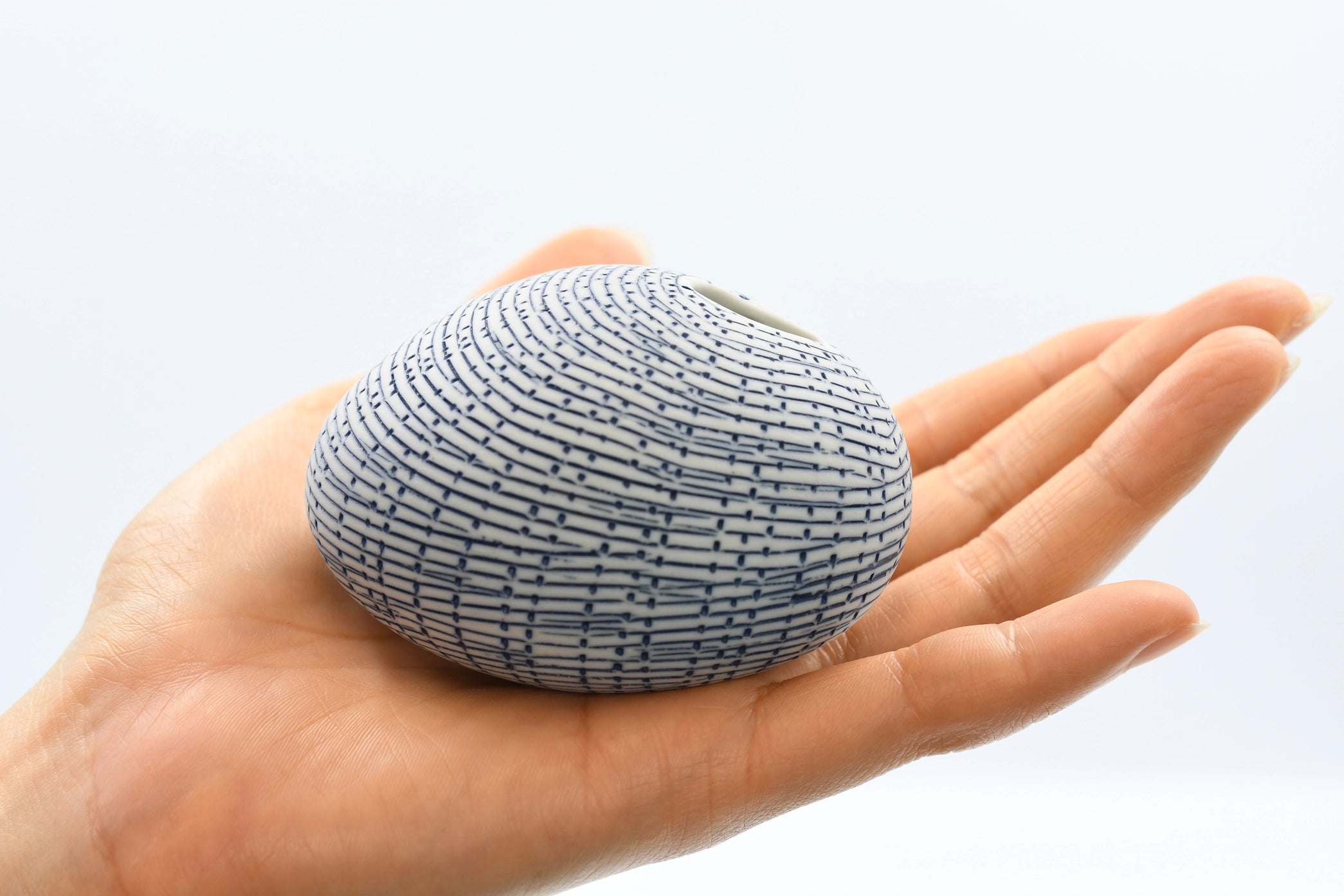 AFT Crosshatch Pebble Mini S-Handcrafted Porcelain Bud Vase