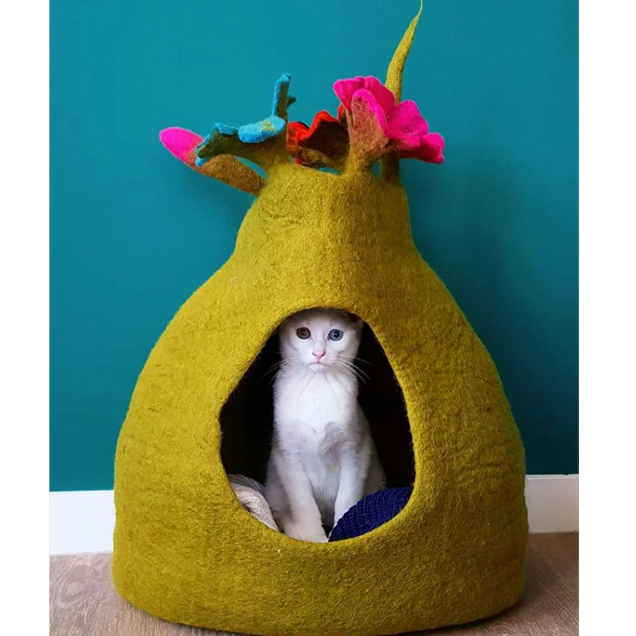 Dharma Dog Karma Cat Bouquet Wool Pet Cave