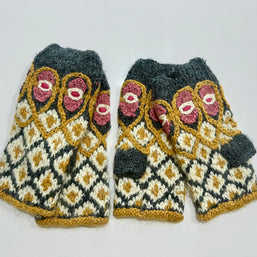 Cheek to Cheek Bianca & Ivan - Hand Crochet Vintage Beanie & Mittens
