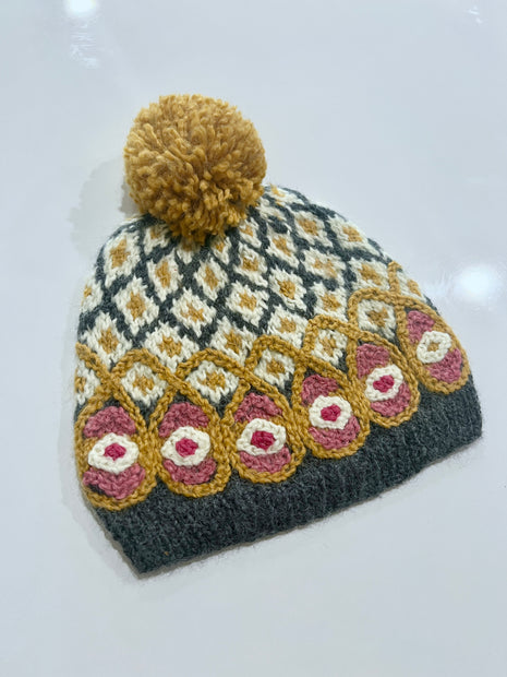 Cheek to Cheek Bianca & Ivan - Hand Crochet Vintage Beanie & Mittens