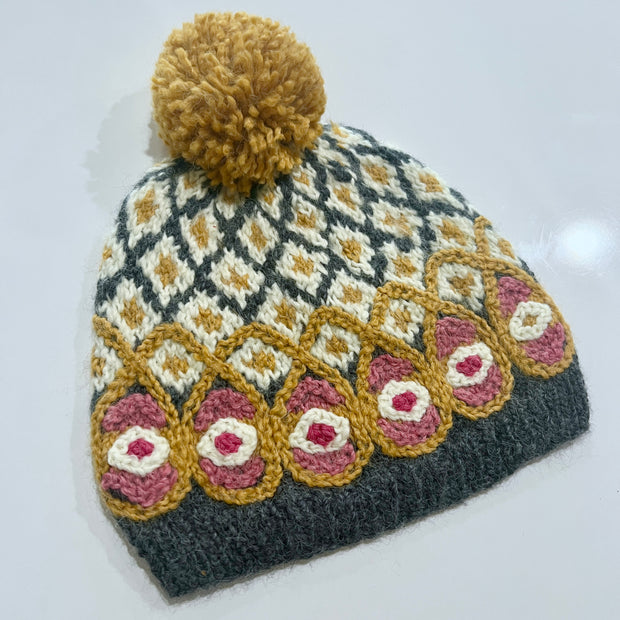 Cheek to Cheek Bianca & Ivan - Hand Crochet Vintage Beanie & Mittens