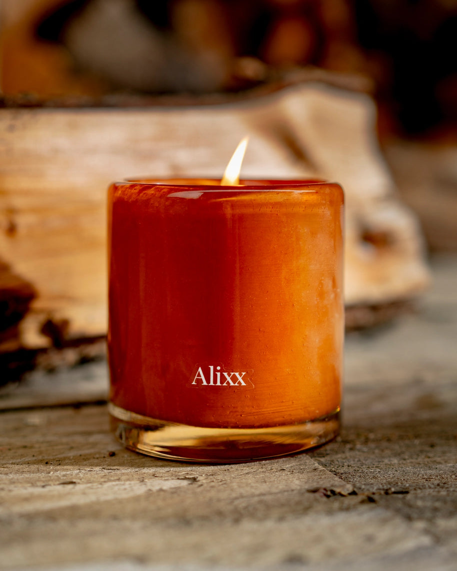 Alixx - Cuir Épicé Cylindre Candle  (Small)