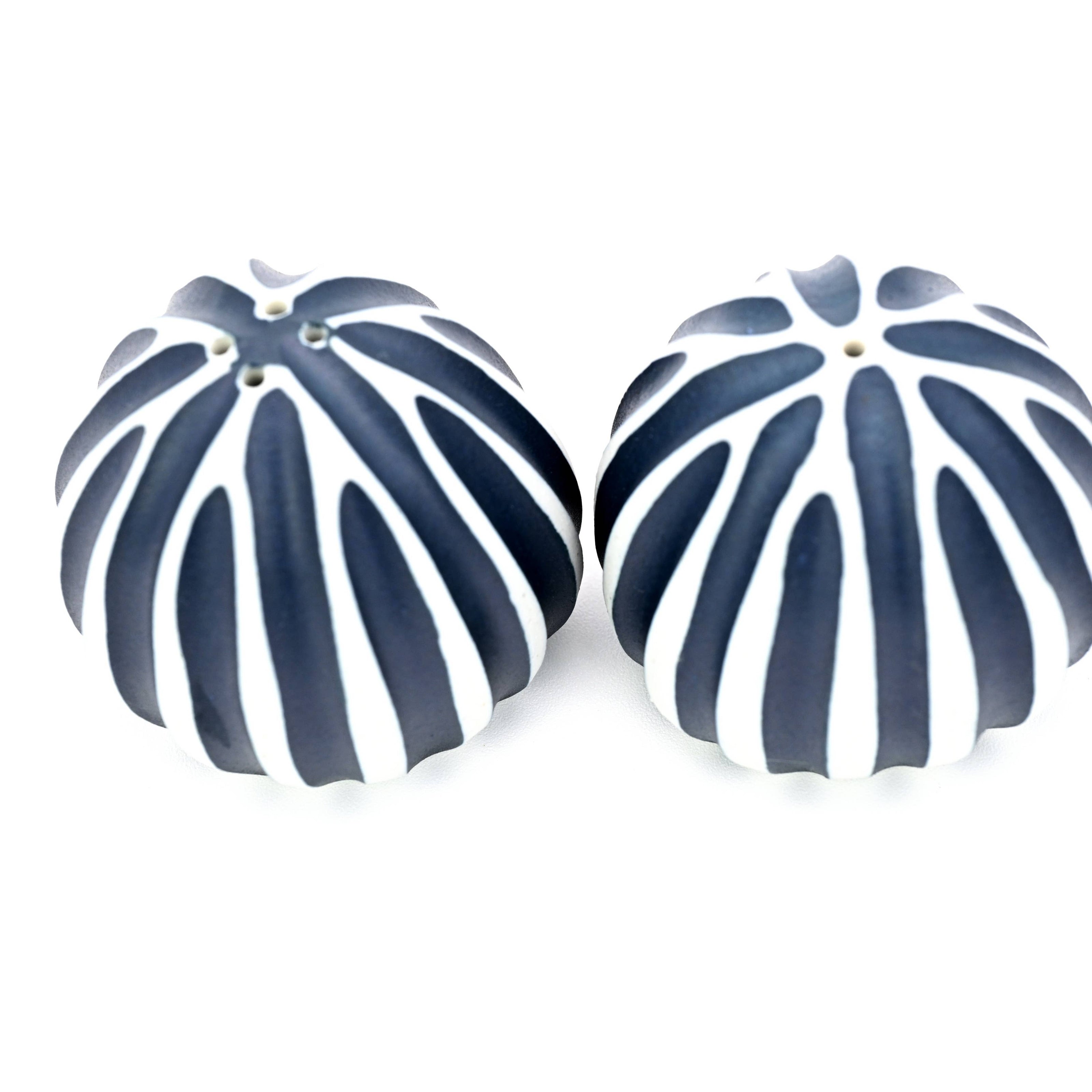 Art Floral Trading Blue Pebble Porcelain Salt and Pepper Shaker Set