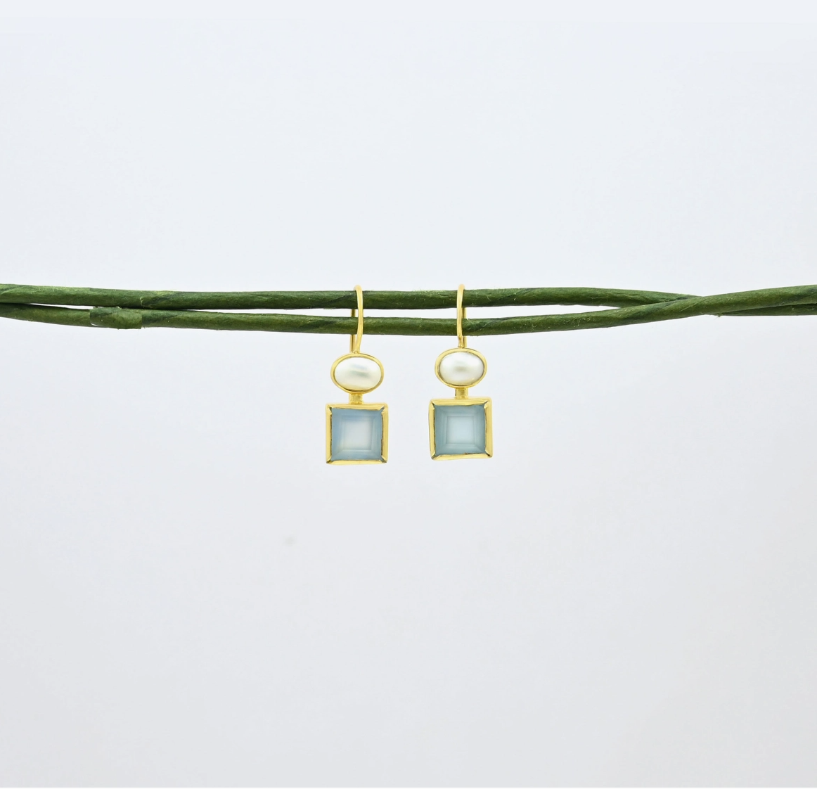 Schmuckoo Berlin Oval Pearl & Square Blue Chalcedony Earrings Gold